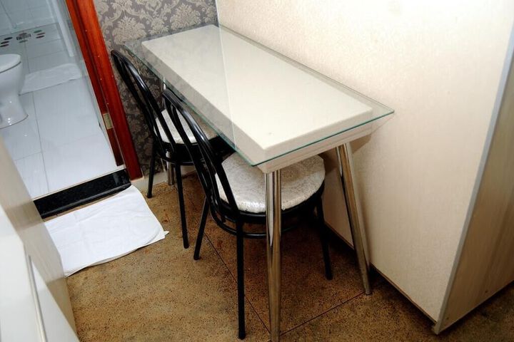 Room 4 of 12