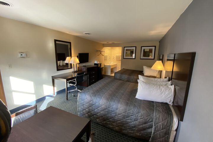 2 Double Beds (5 of 8)