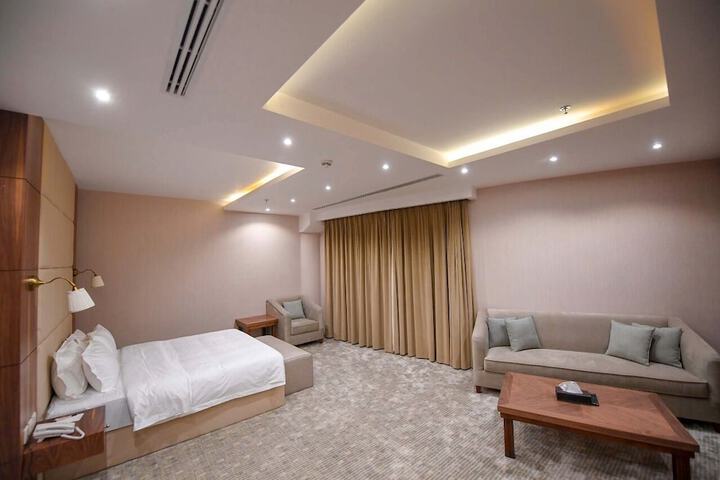 Room 16 of 38