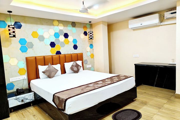 Room 9 of 13