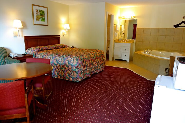 1 Queen Bed (1 of 3)