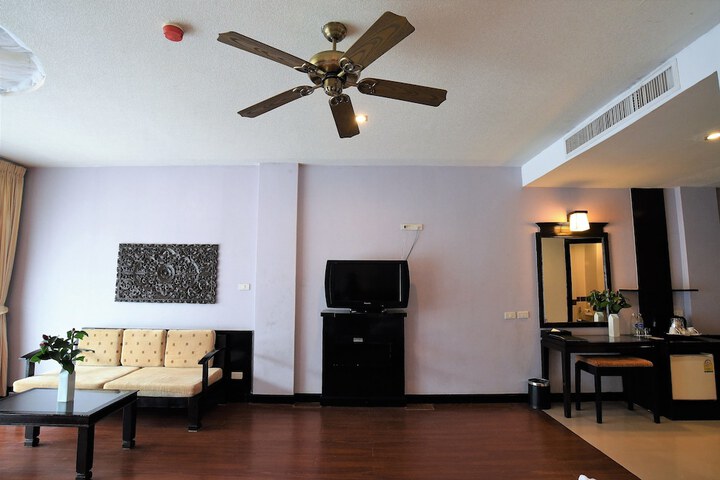 Room 8 of 72