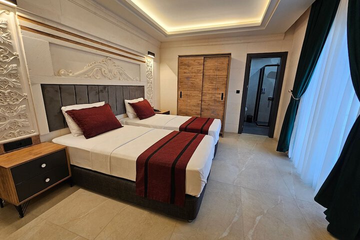 Room 2 of 10