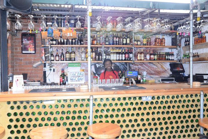 Lounge 29 of 44