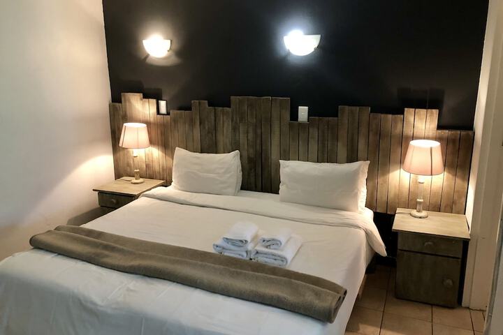 Room 16 of 80