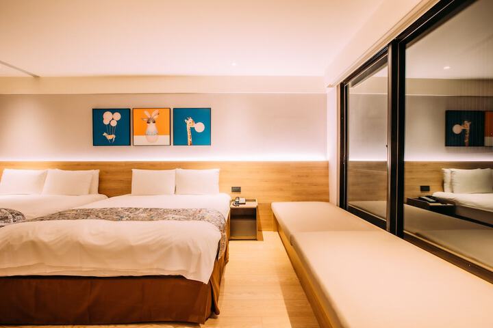 Room 53 of 210