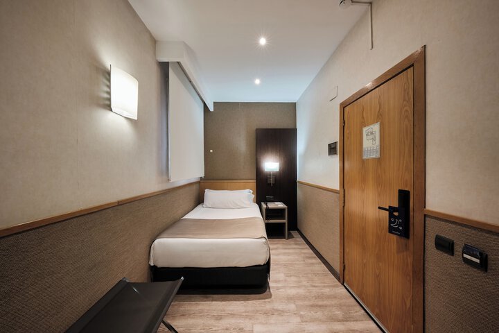 Room 13 of 88