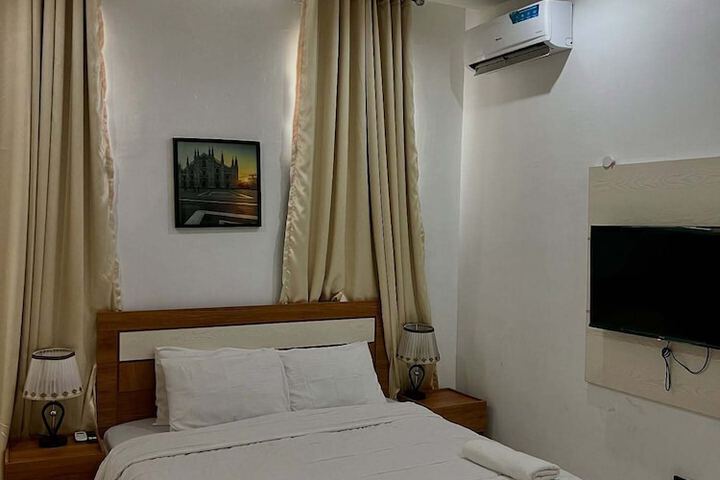 Room 5 of 20