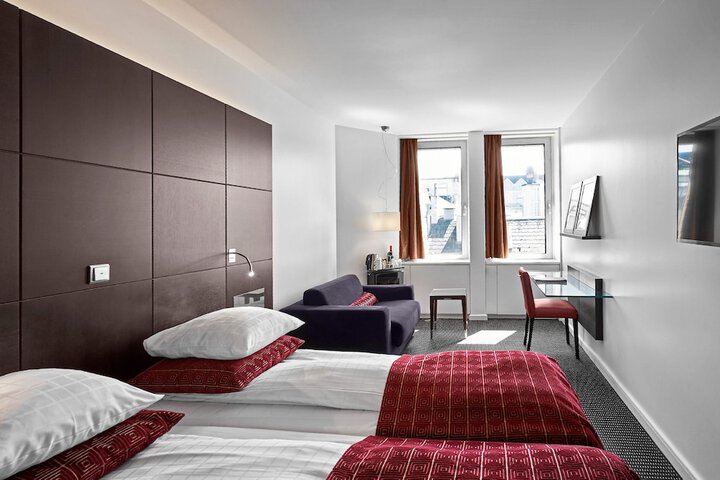 Room 40 of 86