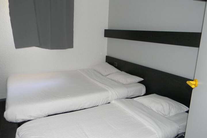 Room 12 of 25