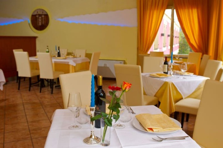 Dining 14 of 26