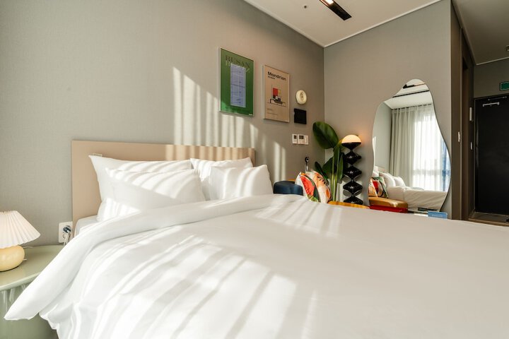 Room 26 of 45