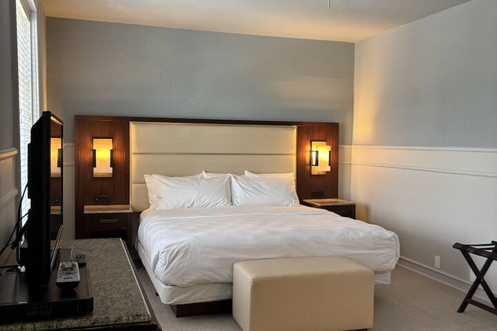 Room 4 of 27