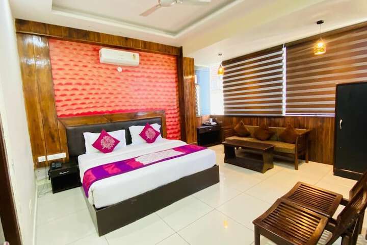 Room 4 of 6