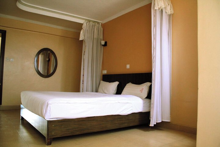 Room 6 of 30