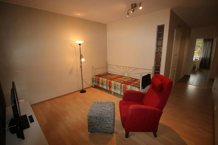 Room 8 of 11