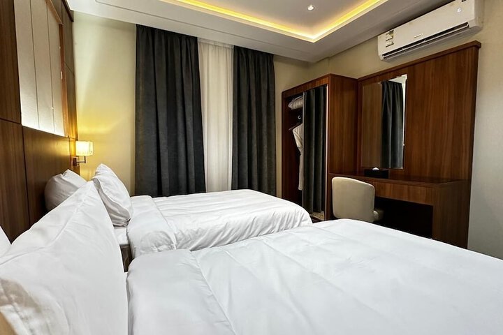 Room 5 of 12