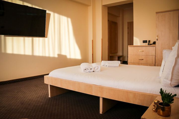 Room 32 of 79