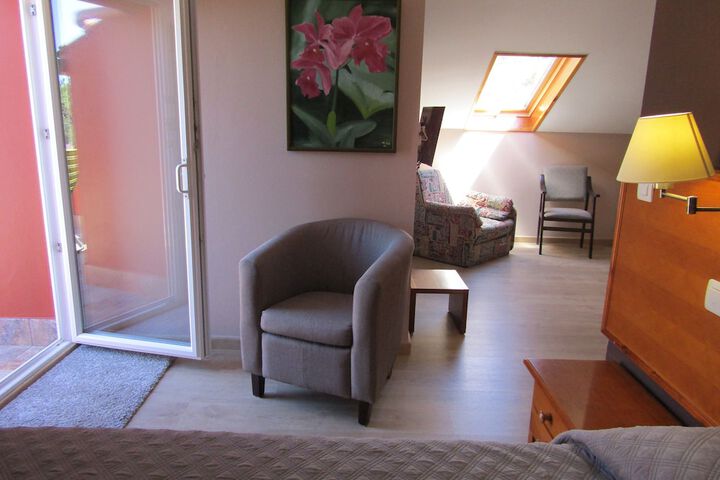 Room 3 of 136