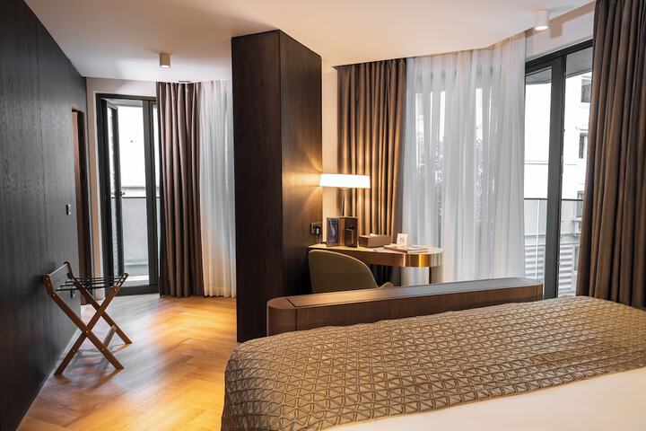 Room 85 of 200