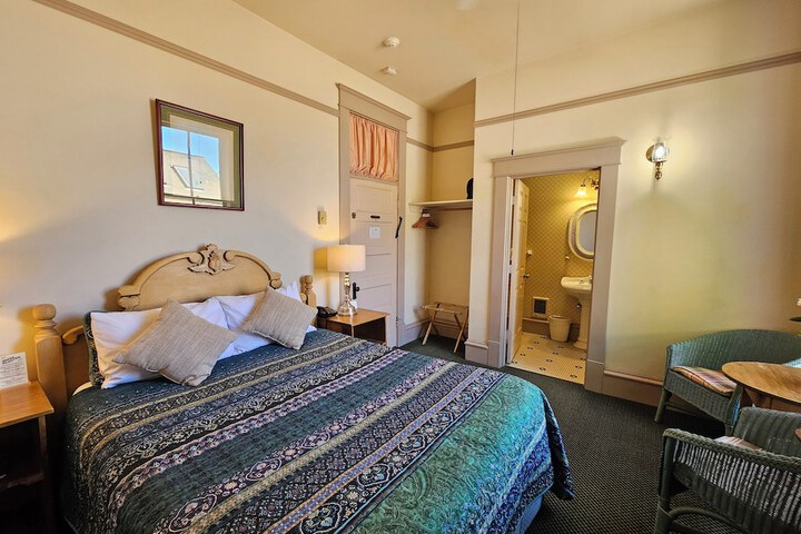 Room 54 of 103