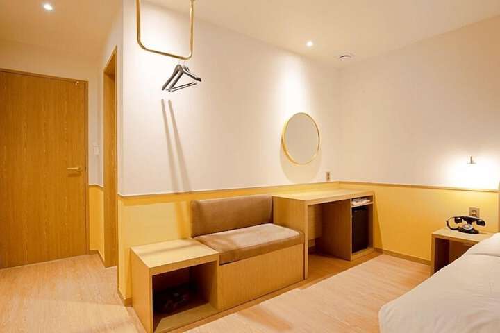 Room 6 of 74