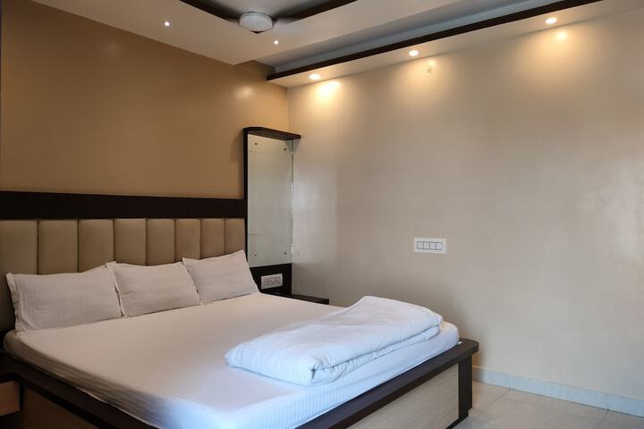 Room 44 of 150