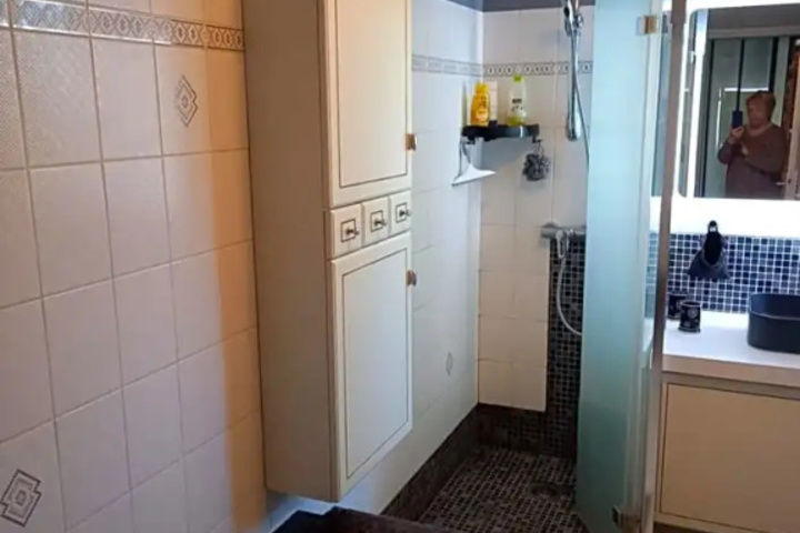 Room 6 of 7