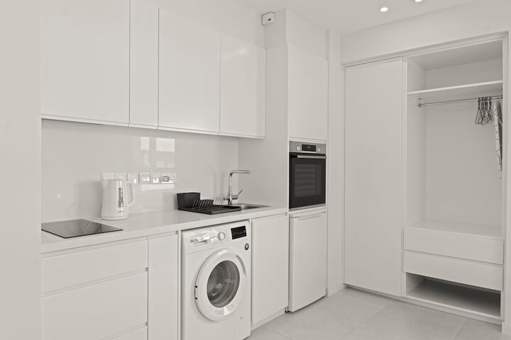 Room 4 of 10