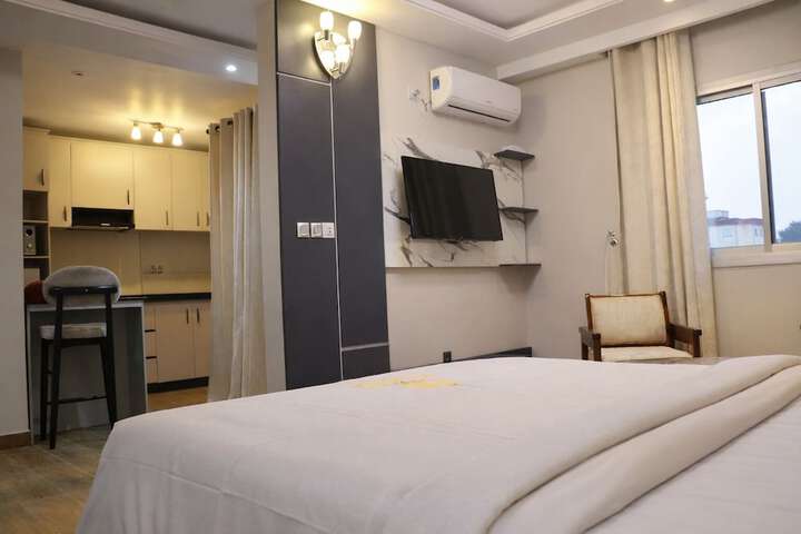 Room 19 of 170