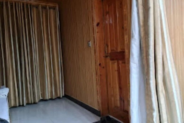 Room 3 of 10