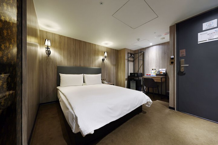 Room 21 of 36