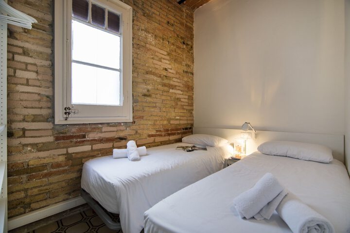 Room 4 of 115