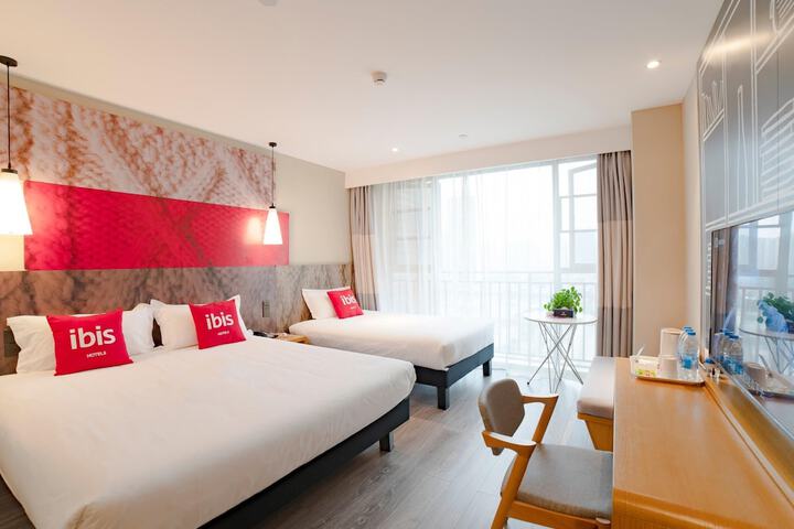 Room 14 of 37