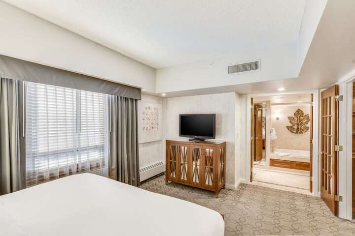 1 King Bed (1 of 19)
