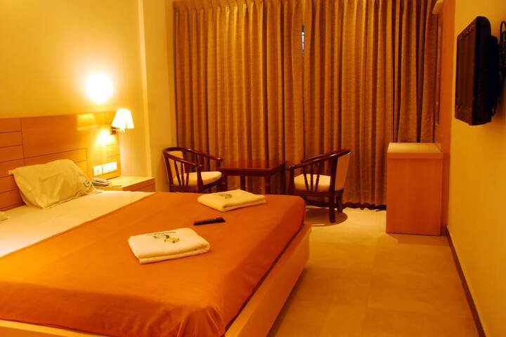 Room 9 of 16