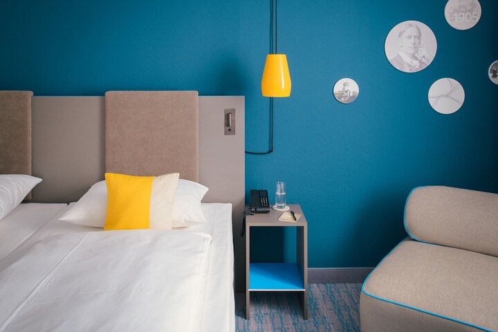 Room 13 of 80
