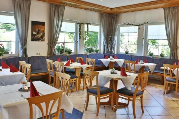 Dining 19 of 19