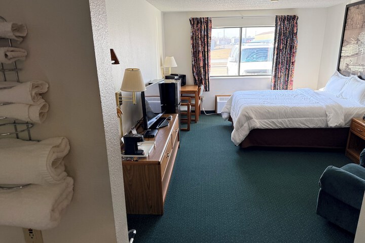 Room 10 of 28