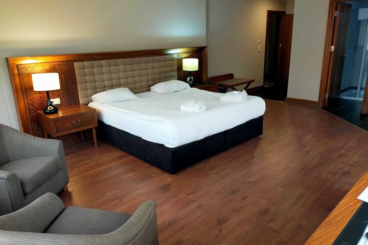 Room 6 of 49