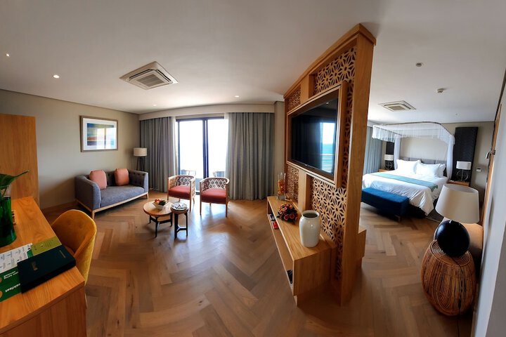 Room 4 of 28