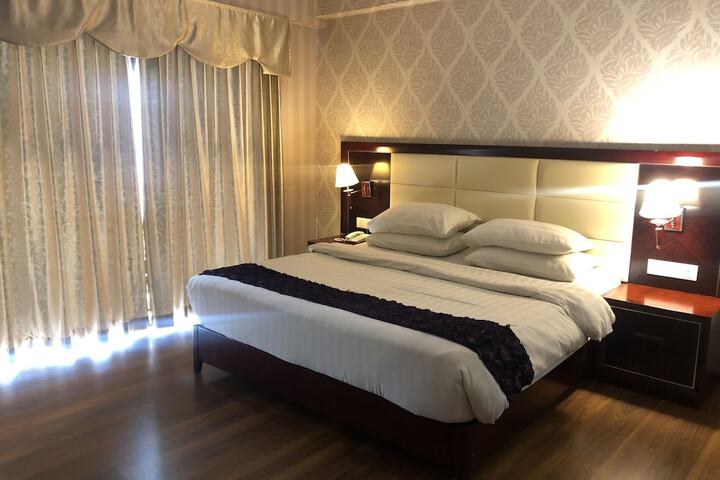 Room 15 of 37