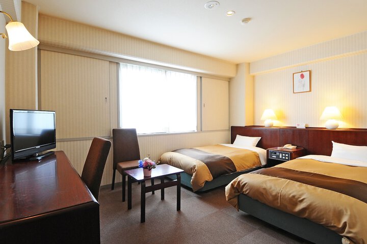 Room 8 of 122