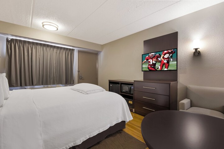 Standard King Room (2 of 25)