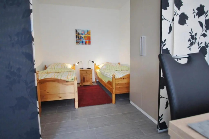 Room 2 of 10