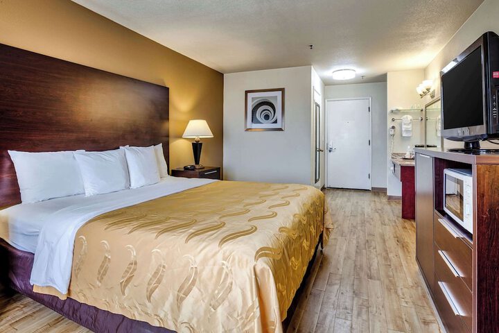 1 King Bed (7 of 11)