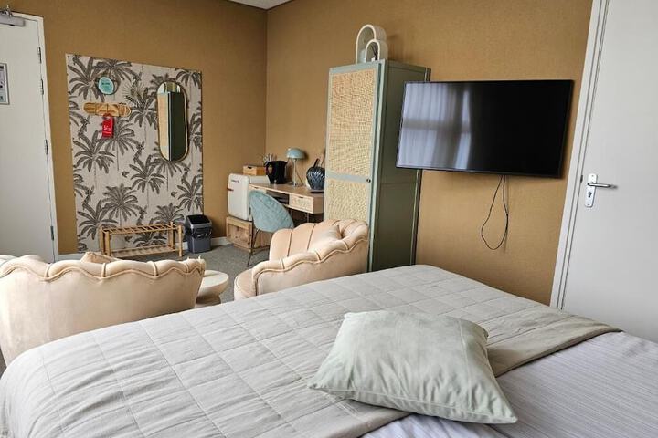 Room 15 of 42