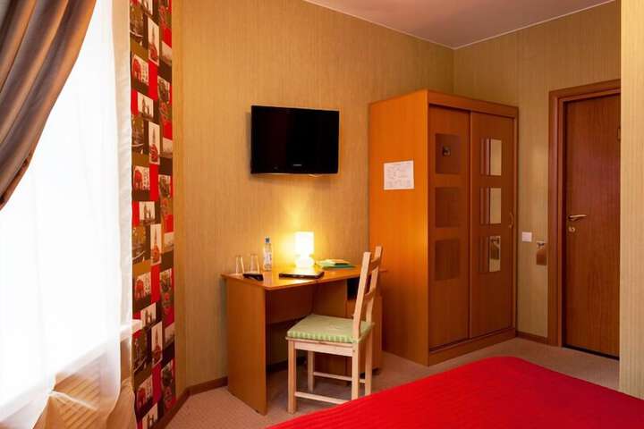 Room 27 of 46