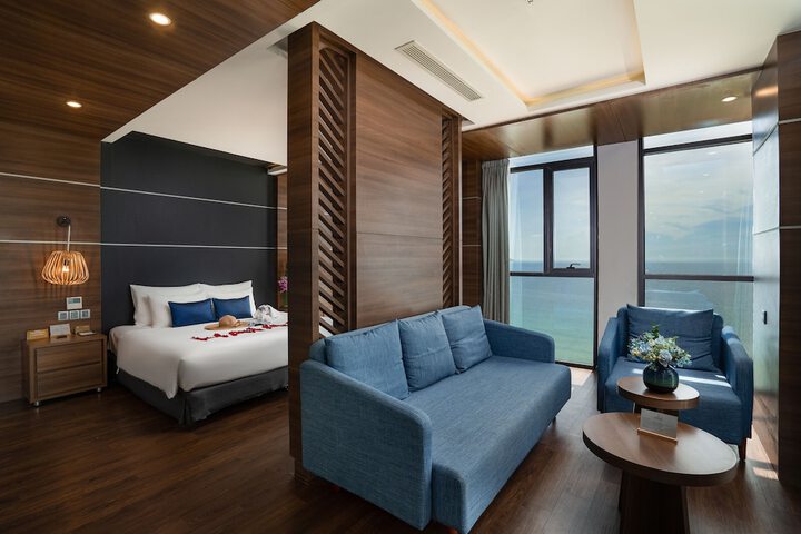 Room 16 of 203