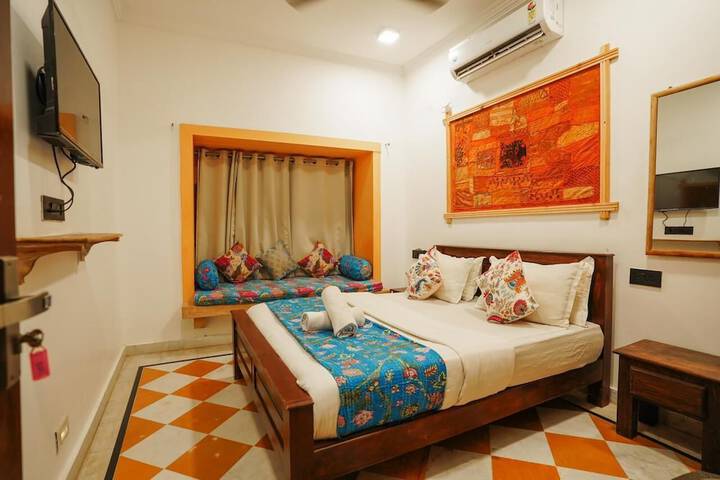 Room 10 of 29